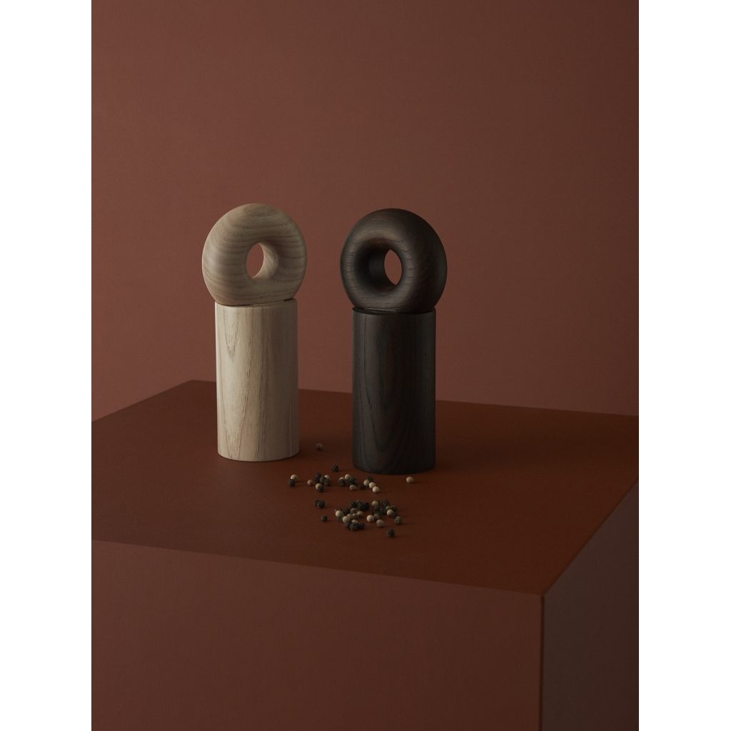 Salt,- og pepperkvern i ask fra OYOY Living