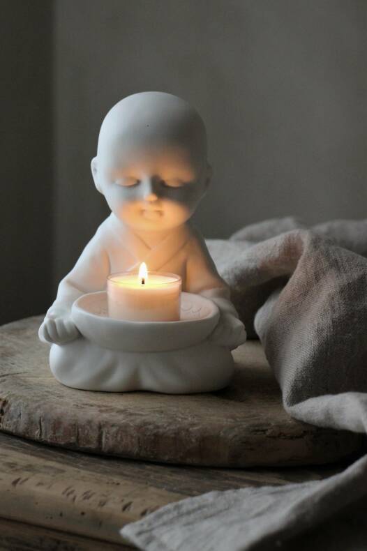 Yoga munk i matt keramikk fra Majas Cottage- tre varianter