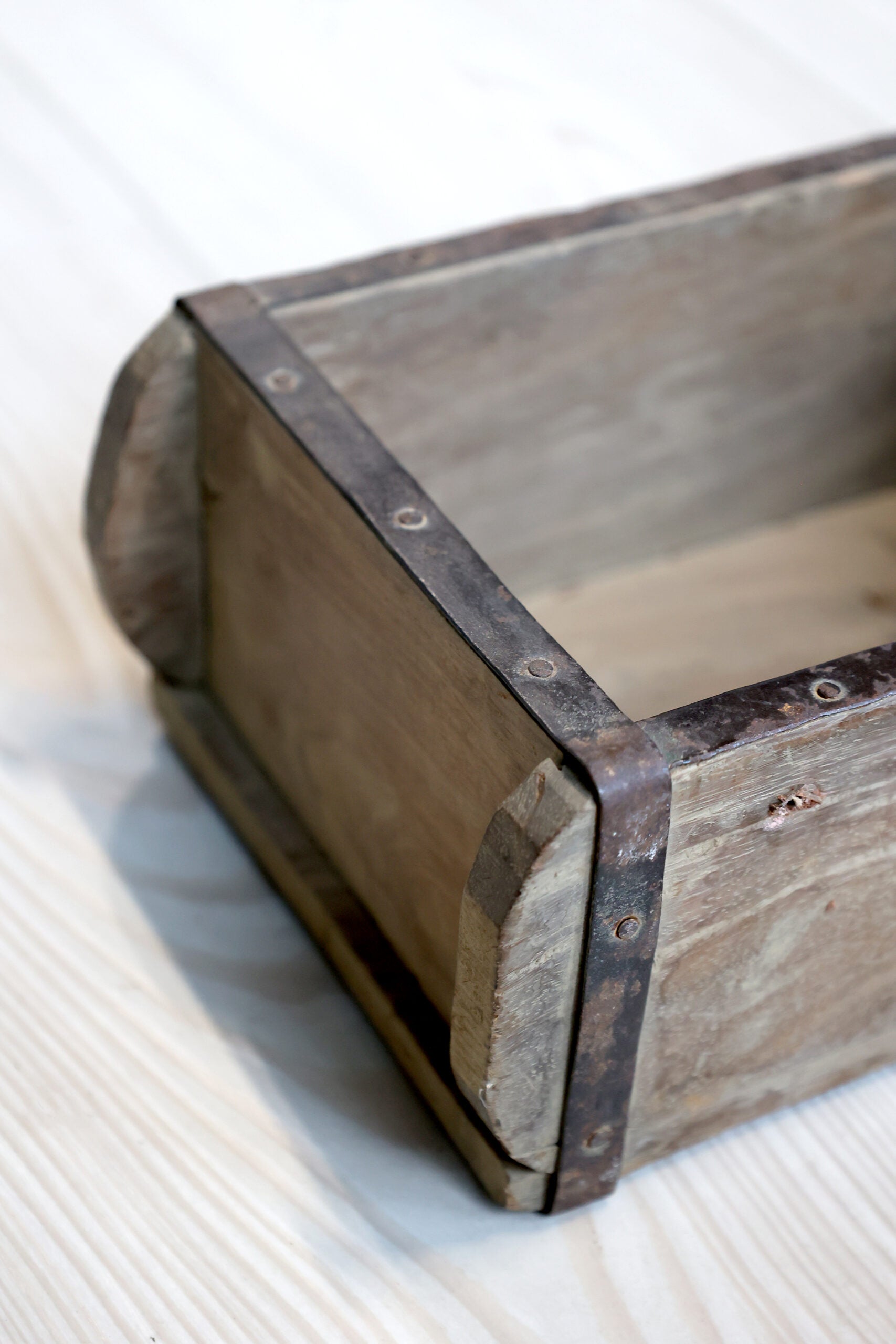 Vintage trekasse i resirkulert tre