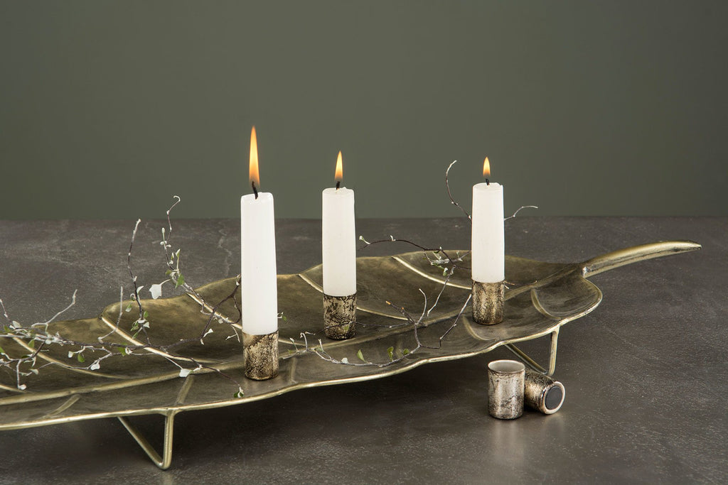 Sett med to pyntefat/veggpynt i bladform