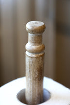 Tours kjøkkenrulleholder i mangotre fra Chic Antique