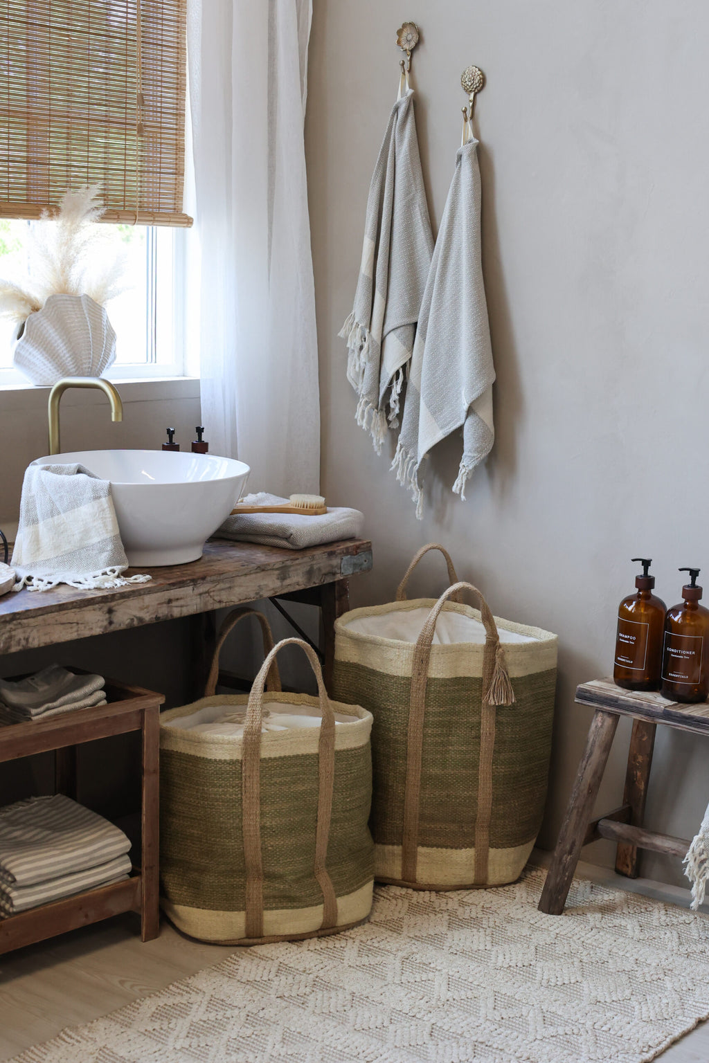 Knagg med blomst i messing - to varianter