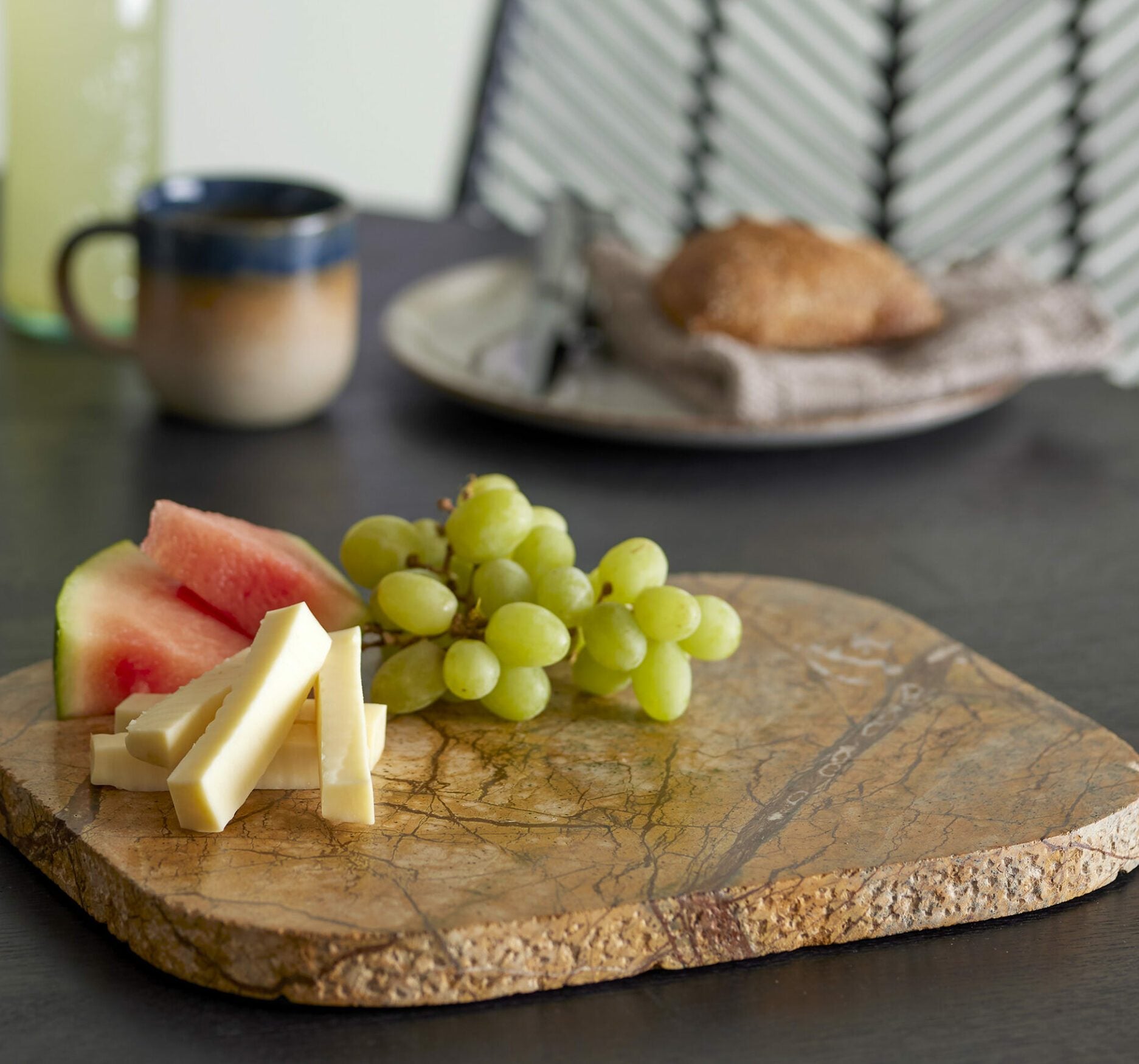 Deborah serveringsbrett av marmor fra Bloomingville