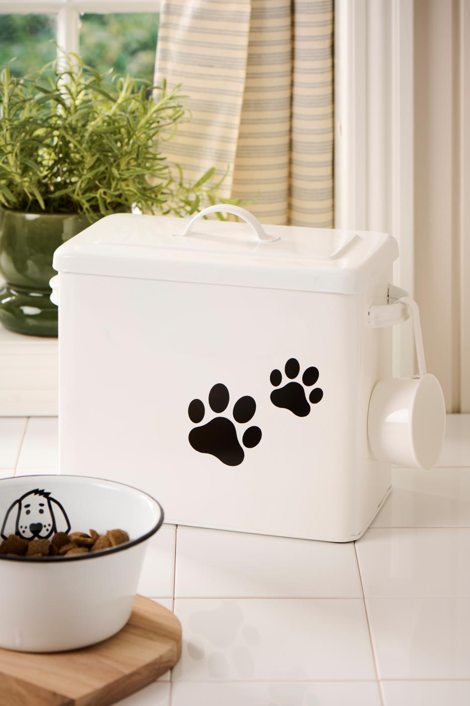 Boks med lokk og målebeger til hundemat