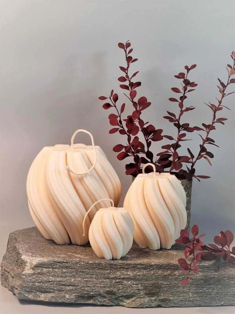 Håndstøpt dekorlys Wawe av rapsvoks- tre størrelser