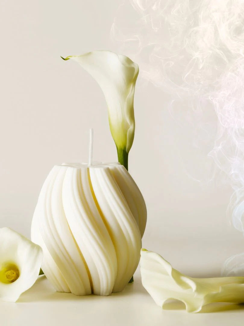 Håndstøpt dekorlys Wawe av rapsvoks- tre størrelser