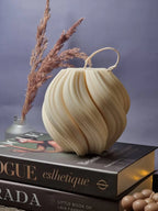 Håndstøpt dekorlys Wawe av rapsvoks- tre størrelser